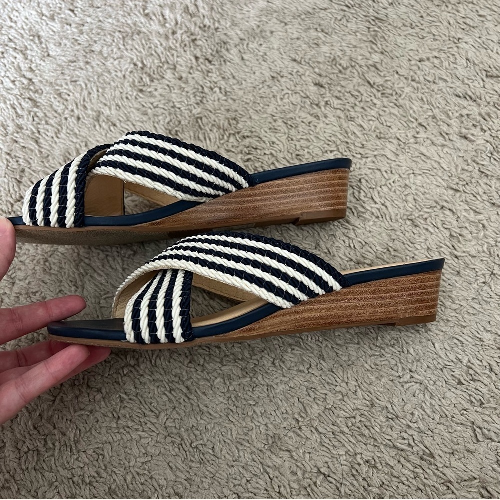 Women’s Jack Rogers blue striped slip on Dolphin mini wedges size 8.5 - Picture 4 of 7